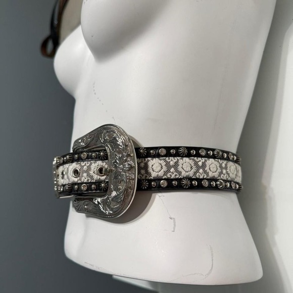 Black and white leather belt with silver buckle - Picture 1 of 7